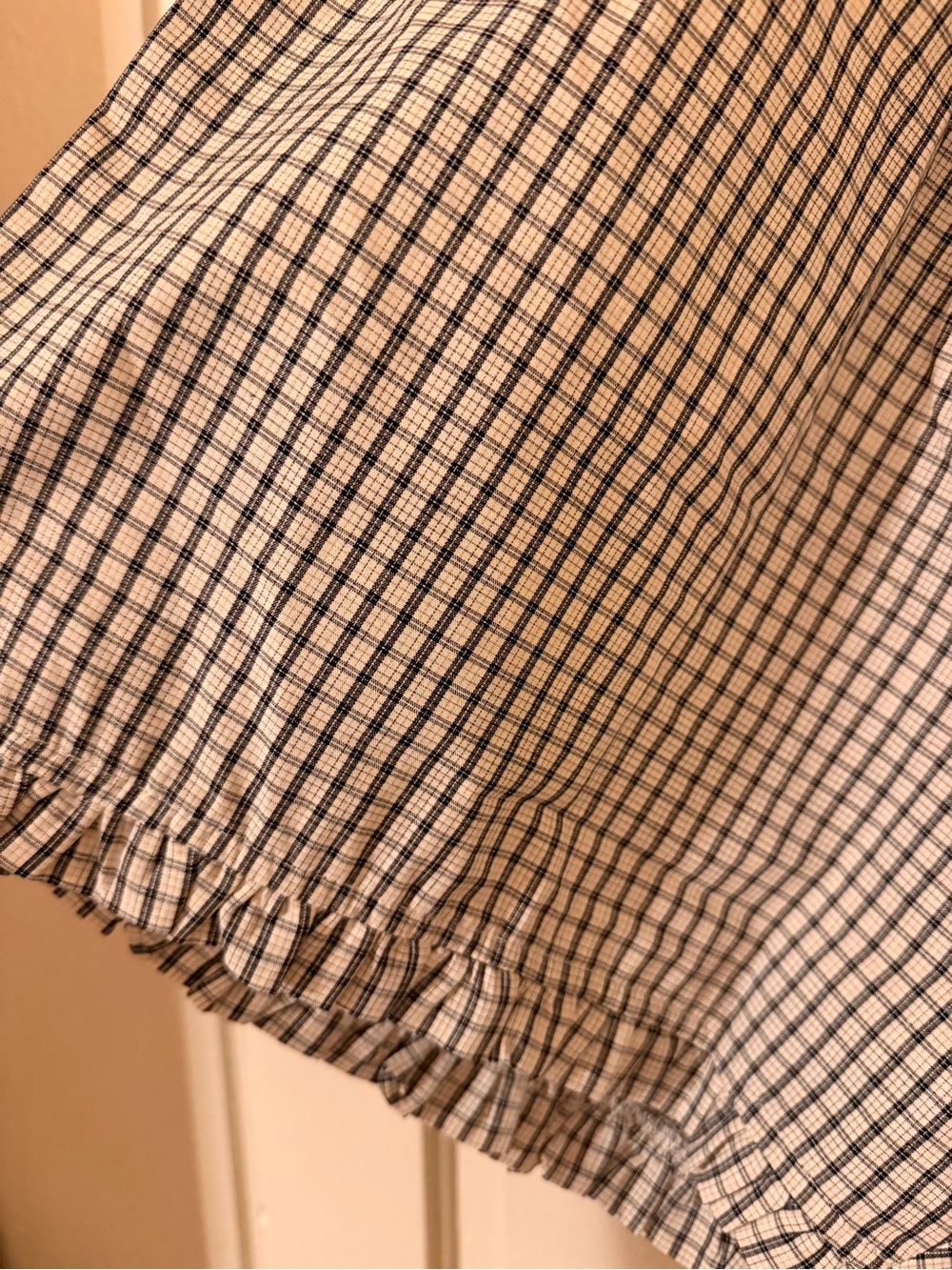 SØNDERHAUS Black Plaid Elastic Waist Ruffle Shorts— Cream & Black - Picture 4 of 4